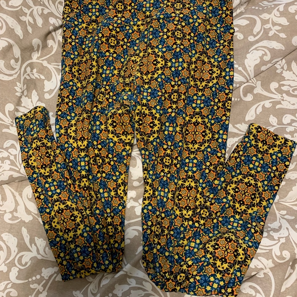 Lularoe printed leggings.